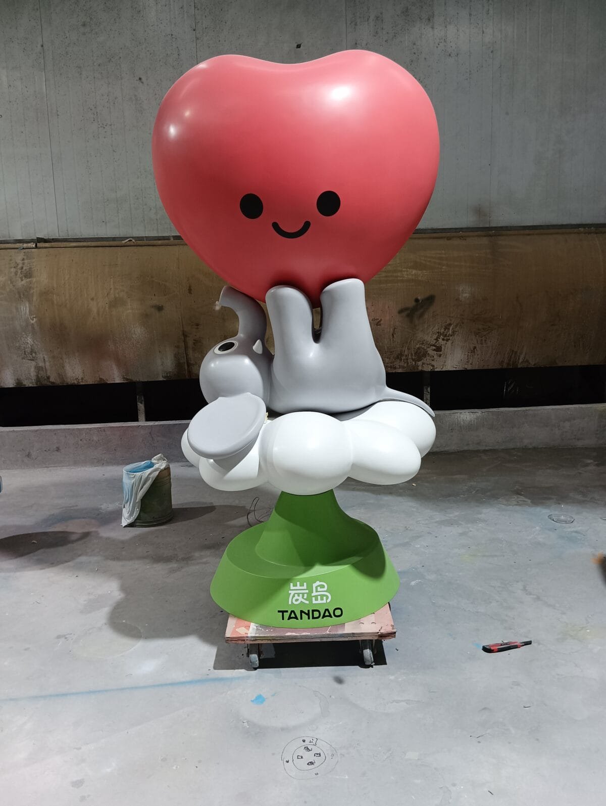 "Abstract balloon character sculpture for pop culture displays" "Fiberglass cartoon balloon figurine for themed decorations" "Creative fiberglass balloon art for exhibitions and malls"