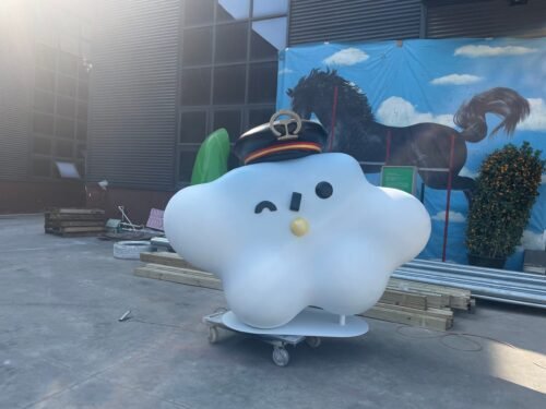 “Cartoon Cloud Sculpture”，“Fiberglass Cloud Display”，“Custom Cloud Character Statue”