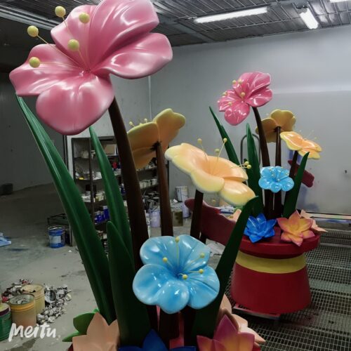 "Realistic fiberglass flower sculpture for commercial and landscape decoration" "Weather-resistant resin floral display for parks and shopping malls" "Large fiberglass flower installation for outdoor event decoration"